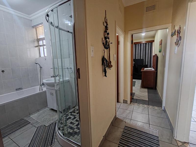 2 Bedroom Property for Sale in Uvongo KwaZulu-Natal