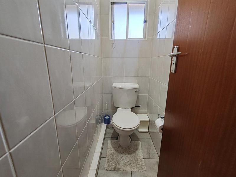 2 Bedroom Property for Sale in Uvongo KwaZulu-Natal