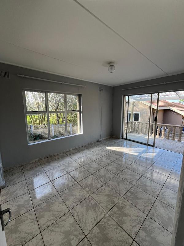 To Let 3 Bedroom Property for Rent in Queensburgh KwaZulu-Natal