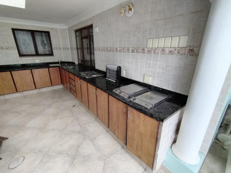 6 Bedroom Property for Sale in Herrwood Park KwaZulu-Natal