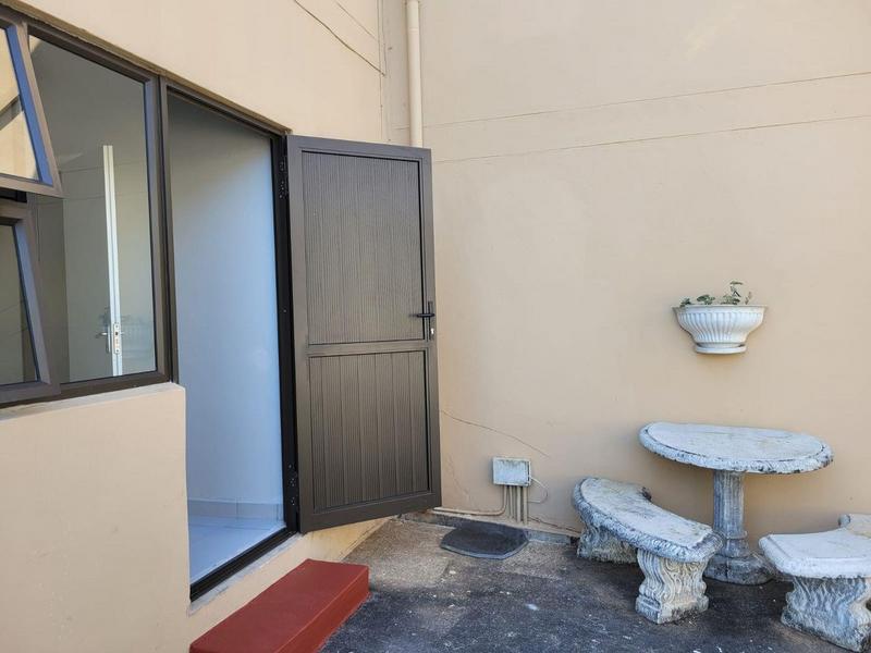 To Let 1 Bedroom Property for Rent in Uvongo Beach KwaZulu-Natal
