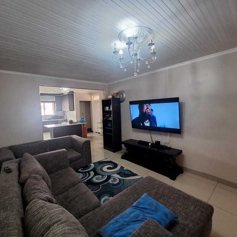 To Let 4 Bedroom Property for Rent in Essenwood KwaZulu-Natal