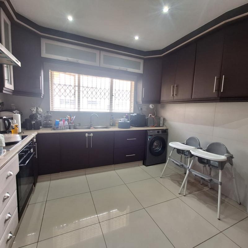 To Let 4 Bedroom Property for Rent in Essenwood KwaZulu-Natal