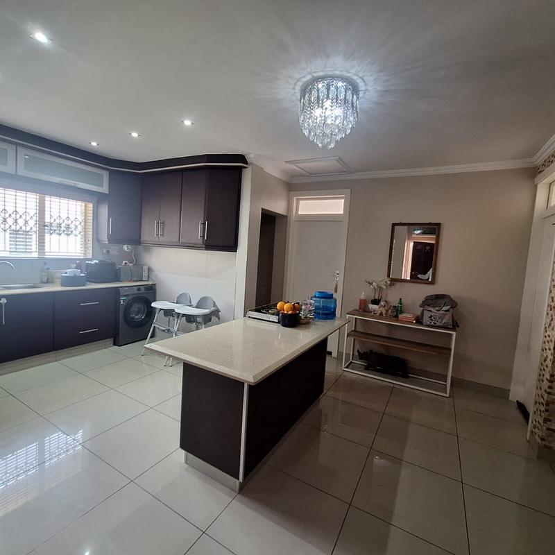 To Let 4 Bedroom Property for Rent in Essenwood KwaZulu-Natal