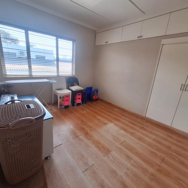 To Let 4 Bedroom Property for Rent in Essenwood KwaZulu-Natal