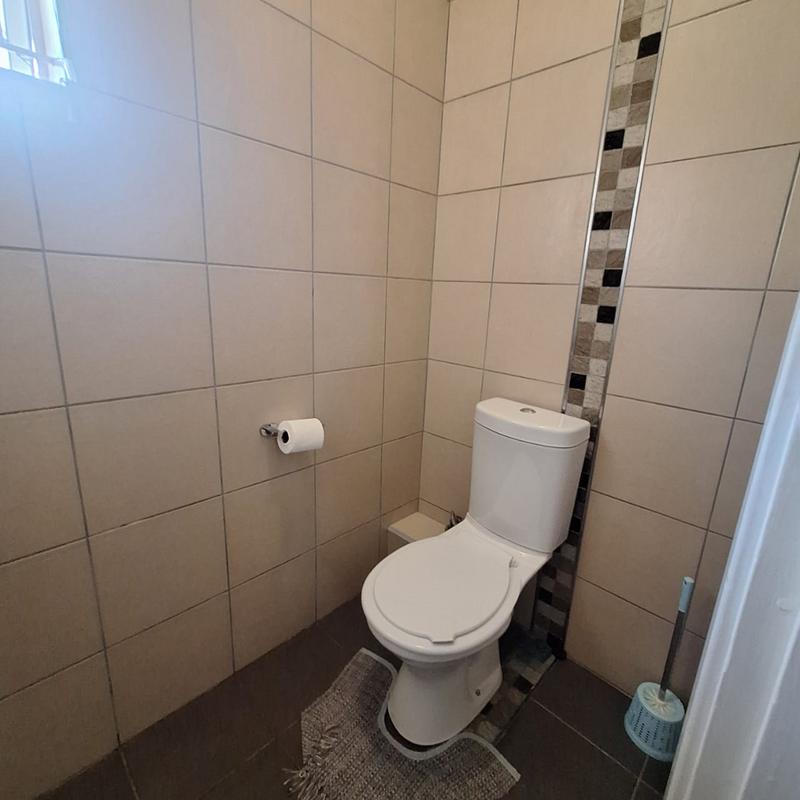 To Let 4 Bedroom Property for Rent in Essenwood KwaZulu-Natal