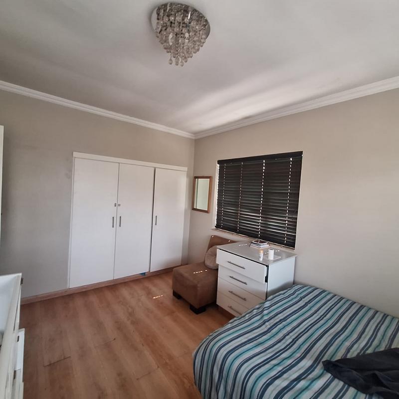To Let 4 Bedroom Property for Rent in Essenwood KwaZulu-Natal
