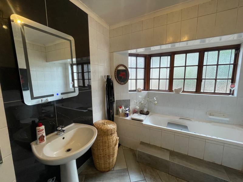 5 Bedroom Property for Sale in Herrwood Park KwaZulu-Natal