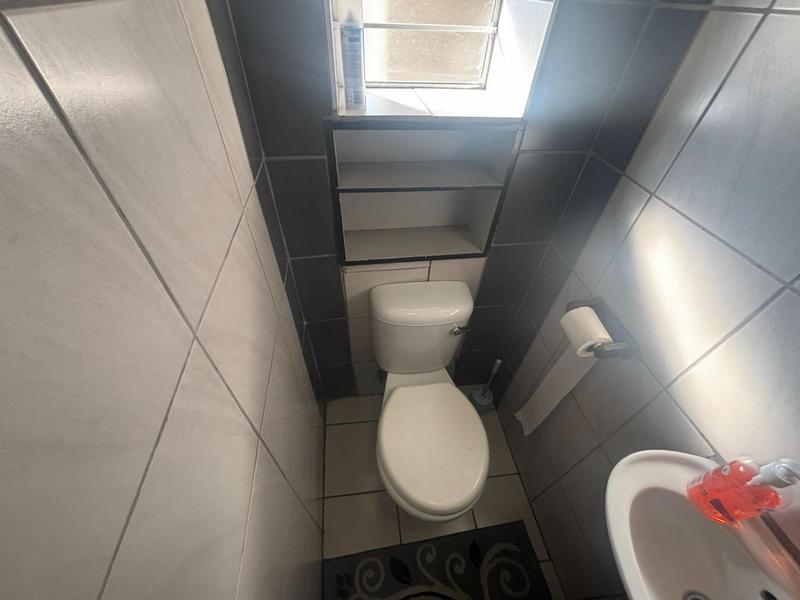 To Let 2 Bedroom Property for Rent in Esplanade KwaZulu-Natal