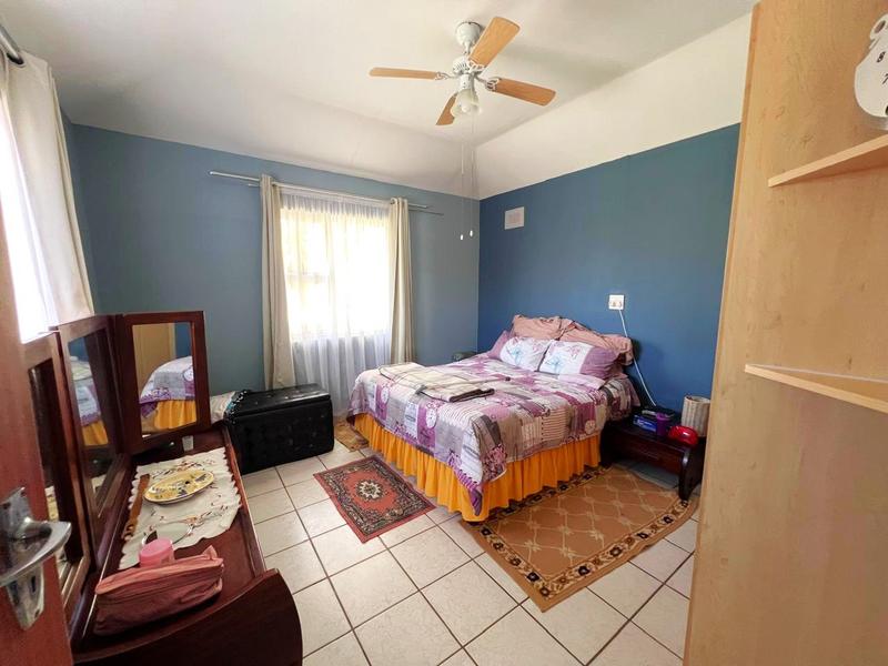 To Let 2 Bedroom Property for Rent in Margate KwaZulu-Natal