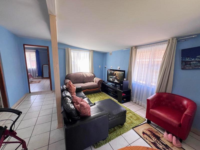 To Let 2 Bedroom Property for Rent in Margate KwaZulu-Natal