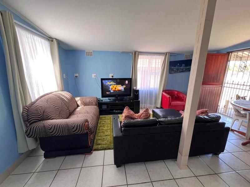 To Let 2 Bedroom Property for Rent in Margate KwaZulu-Natal