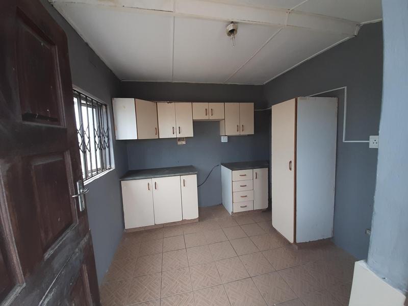 To Let 2 Bedroom Property for Rent in Umlazi KwaZulu-Natal