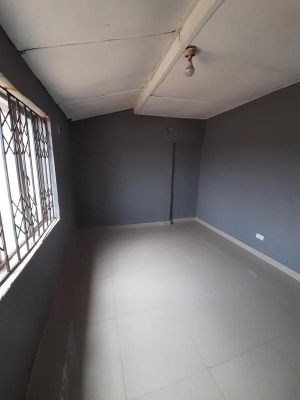 To Let 2 Bedroom Property for Rent in Umlazi KwaZulu-Natal