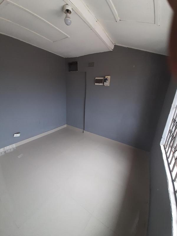 To Let 2 Bedroom Property for Rent in Umlazi KwaZulu-Natal