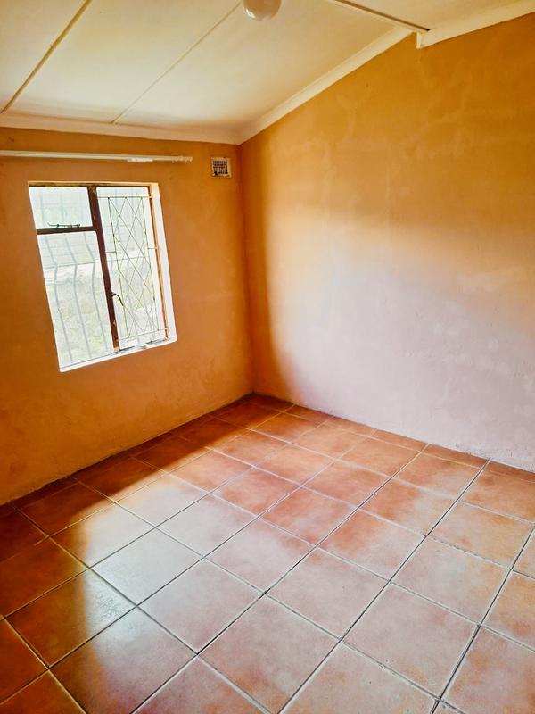 4 Bedroom Property for Sale in Umlazi KwaZulu-Natal