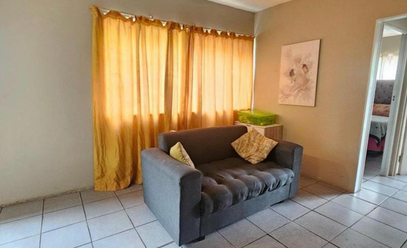 1 Bedroom Property for Sale in Essenwood KwaZulu-Natal