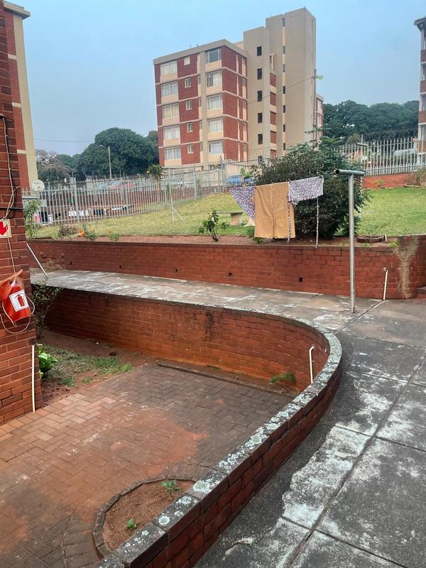 1 Bedroom Property for Sale in Essenwood KwaZulu-Natal