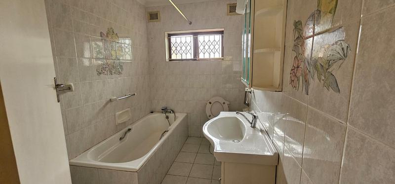 To Let 4 Bedroom Property for Rent in Scottburgh South KwaZulu-Natal