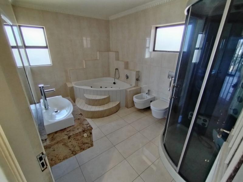 5 Bedroom Property for Sale in Herrwood Park KwaZulu-Natal