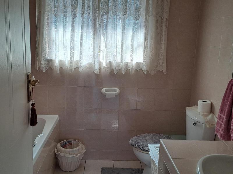 3 Bedroom Property for Sale in Umtentweni KwaZulu-Natal