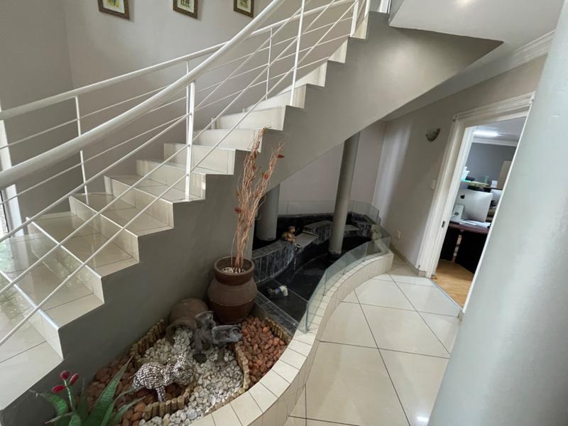 6 Bedroom Property for Sale in Umhlanga KwaZulu-Natal