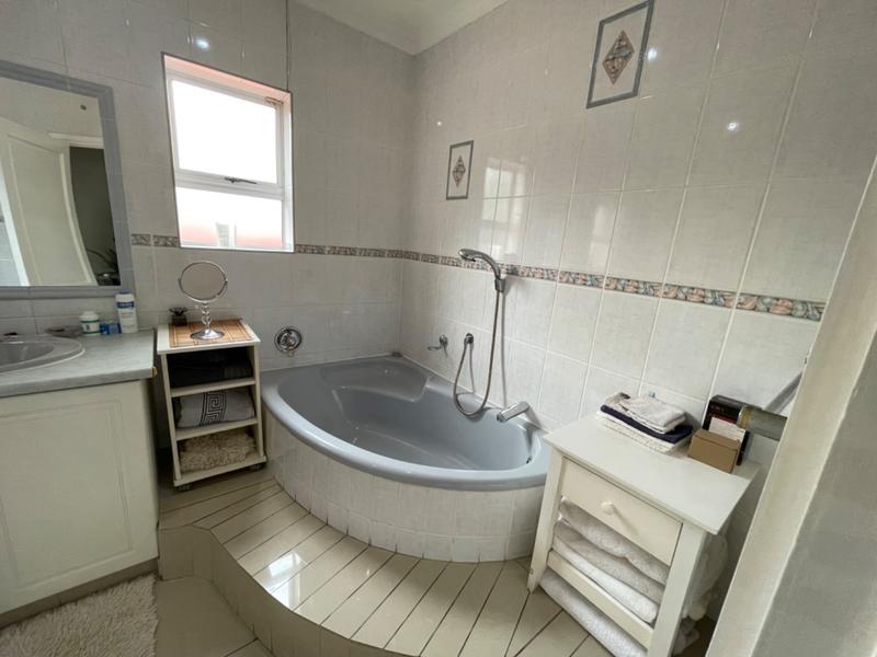 6 Bedroom Property for Sale in Umhlanga KwaZulu-Natal