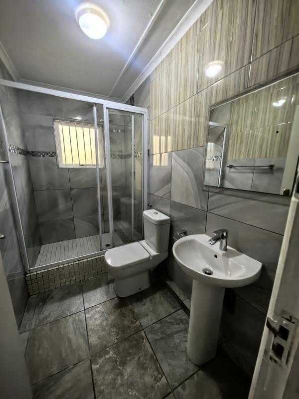 To Let 3 Bedroom Property for Rent in Clare Hills KwaZulu-Natal