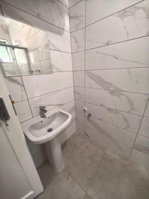 To Let 2 Bedroom Property for Rent in Windermere KwaZulu-Natal