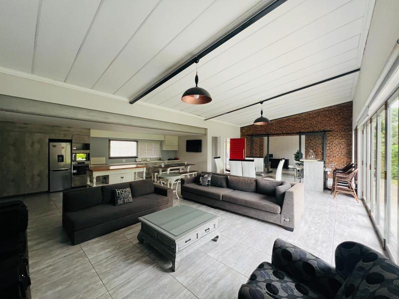 4 Bedroom Property for Sale in Cowies Hill KwaZulu-Natal