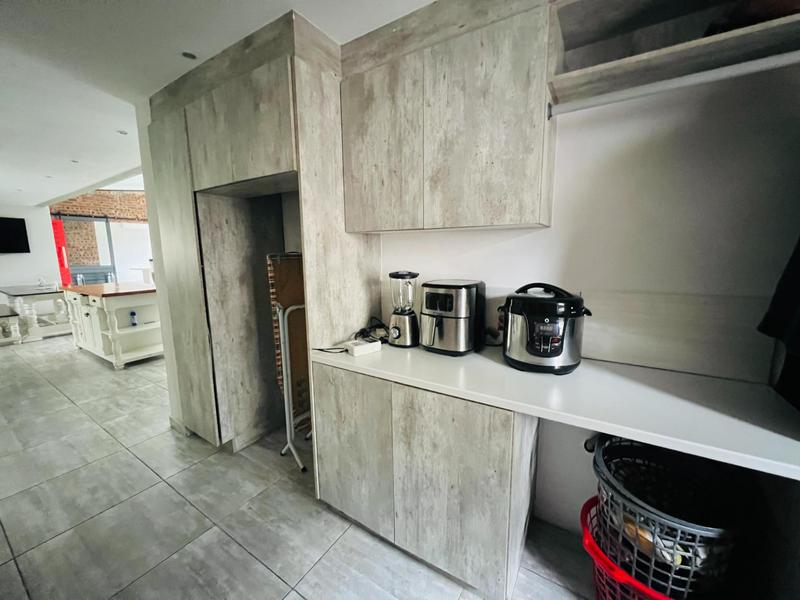 4 Bedroom Property for Sale in Cowies Hill KwaZulu-Natal