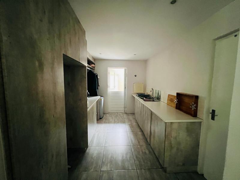 4 Bedroom Property for Sale in Cowies Hill KwaZulu-Natal