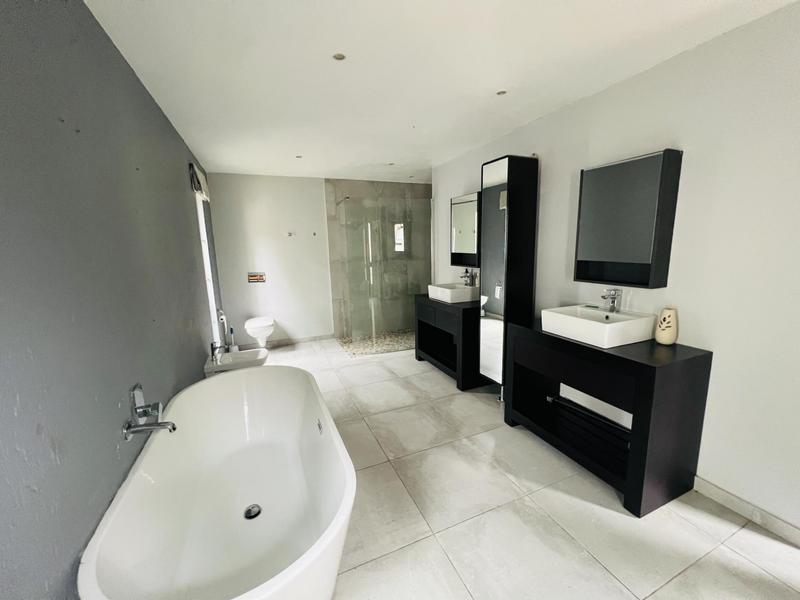 4 Bedroom Property for Sale in Cowies Hill KwaZulu-Natal