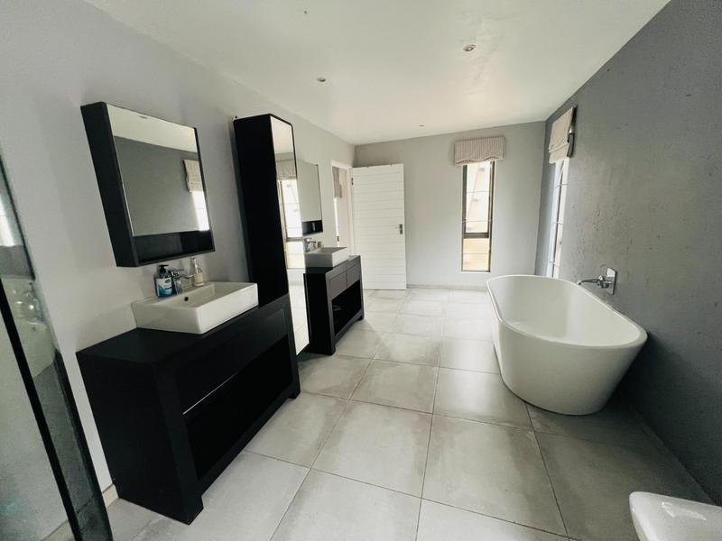 4 Bedroom Property for Sale in Cowies Hill KwaZulu-Natal