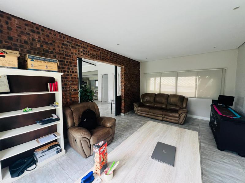 4 Bedroom Property for Sale in Cowies Hill KwaZulu-Natal