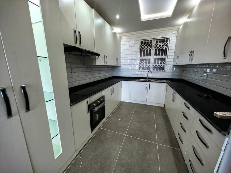 To Let 2 Bedroom Property for Rent in Windermere KwaZulu-Natal