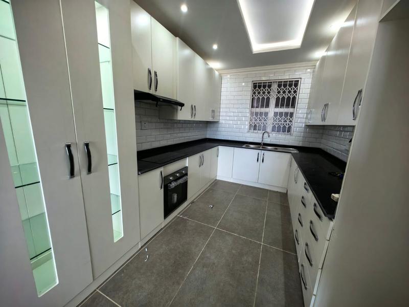 To Let 2 Bedroom Property for Rent in Windermere KwaZulu-Natal
