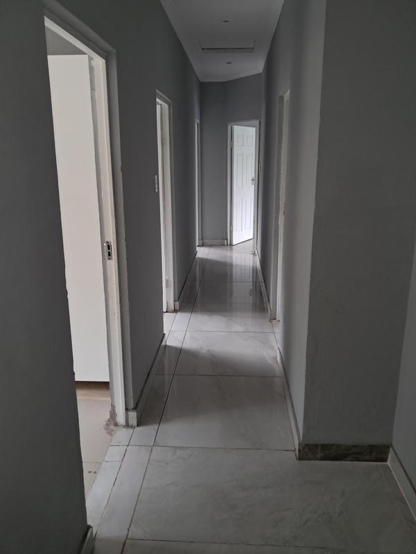 To Let 4 Bedroom Property for Rent in Berea West KwaZulu-Natal