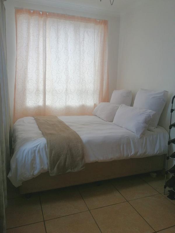 To Let 1 Bedroom Property for Rent in Essenwood KwaZulu-Natal