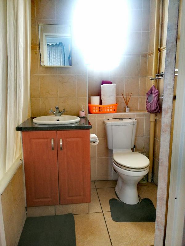 To Let 1 Bedroom Property for Rent in Essenwood KwaZulu-Natal