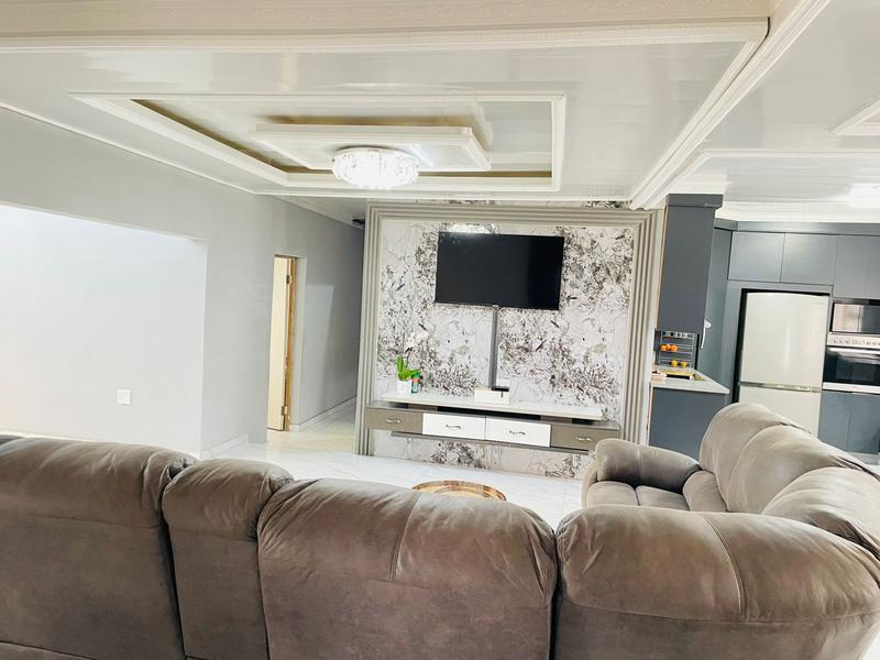 5 Bedroom Property for Sale in Margate KwaZulu-Natal