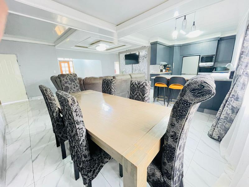 5 Bedroom Property for Sale in Margate KwaZulu-Natal