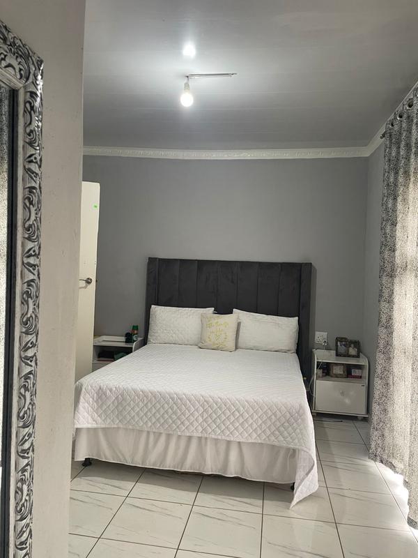 5 Bedroom Property for Sale in Margate KwaZulu-Natal