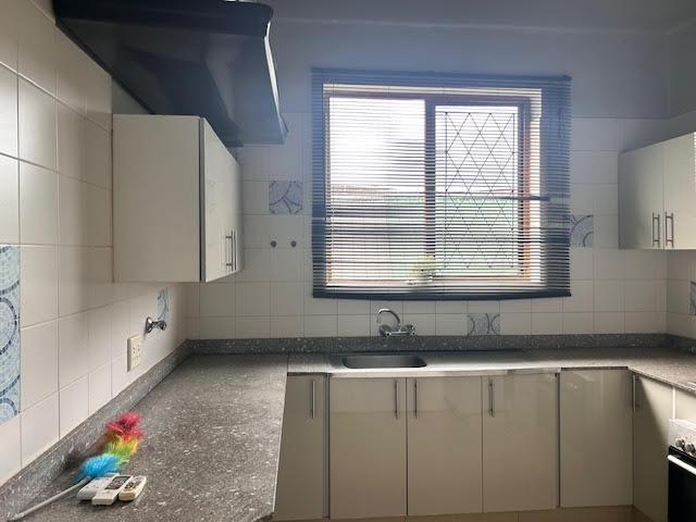To Let 2 Bedroom Property for Rent in Essenwood KwaZulu-Natal