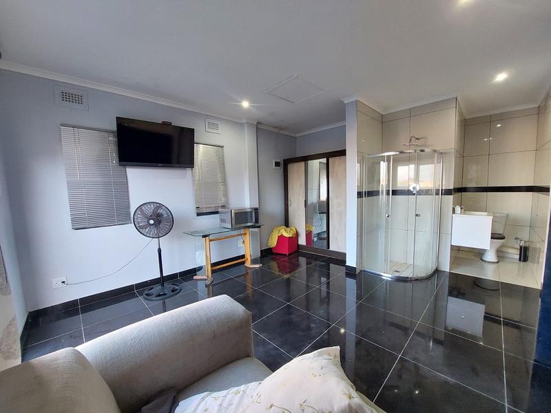 To Let 1 Bedroom Property for Rent in Uvongo KwaZulu-Natal