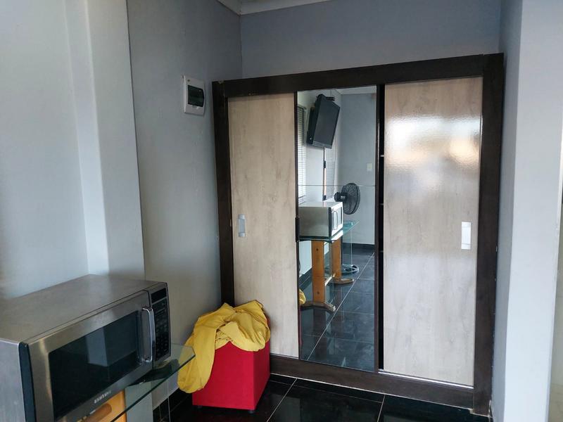 To Let 1 Bedroom Property for Rent in Uvongo KwaZulu-Natal