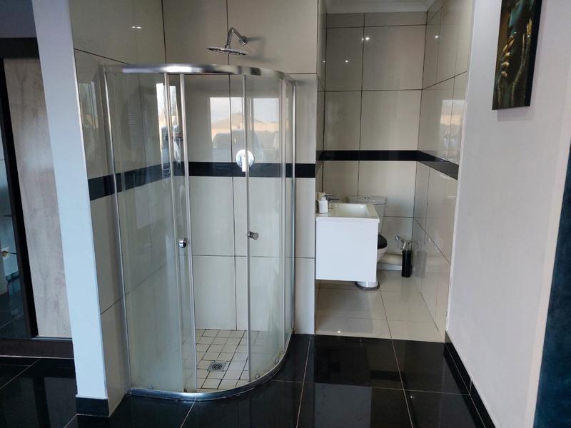 To Let 1 Bedroom Property for Rent in Uvongo KwaZulu-Natal