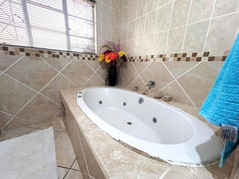 5 Bedroom Property for Sale in Ramsgate KwaZulu-Natal