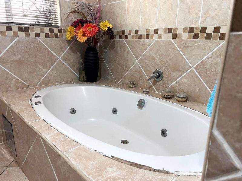 5 Bedroom Property for Sale in Ramsgate KwaZulu-Natal