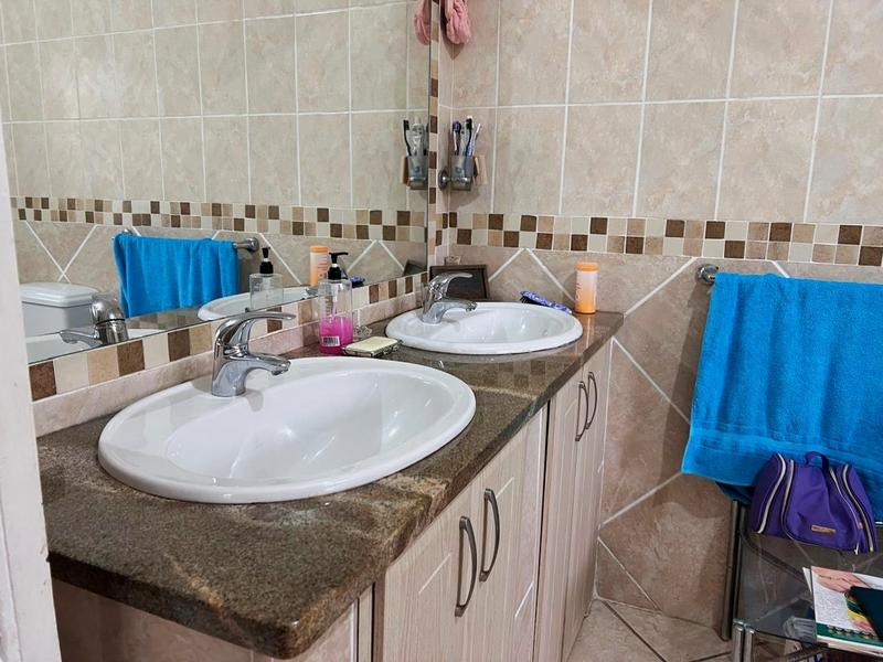 5 Bedroom Property for Sale in Ramsgate KwaZulu-Natal